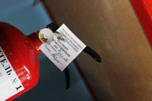 Табличка на огнетушитель образец. Как обслуживать огнетушители и что нужно для этого сделать