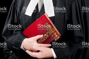 Минимальный возраст для занятия должности судьи. Карьера в суде: от архивариуса до судейской мантии