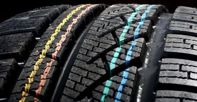 Что означают цветные полосы на новых шинах. Что означают цветные полоски на шинах